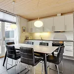 Lucjan - 800m From The Sea By Interhome